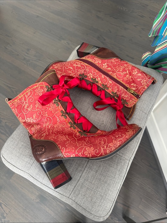 L'artiste Shoes - L’artiste  Women's Red Floral Lace-Up Mid Heel Boots 42 (10.5)‎